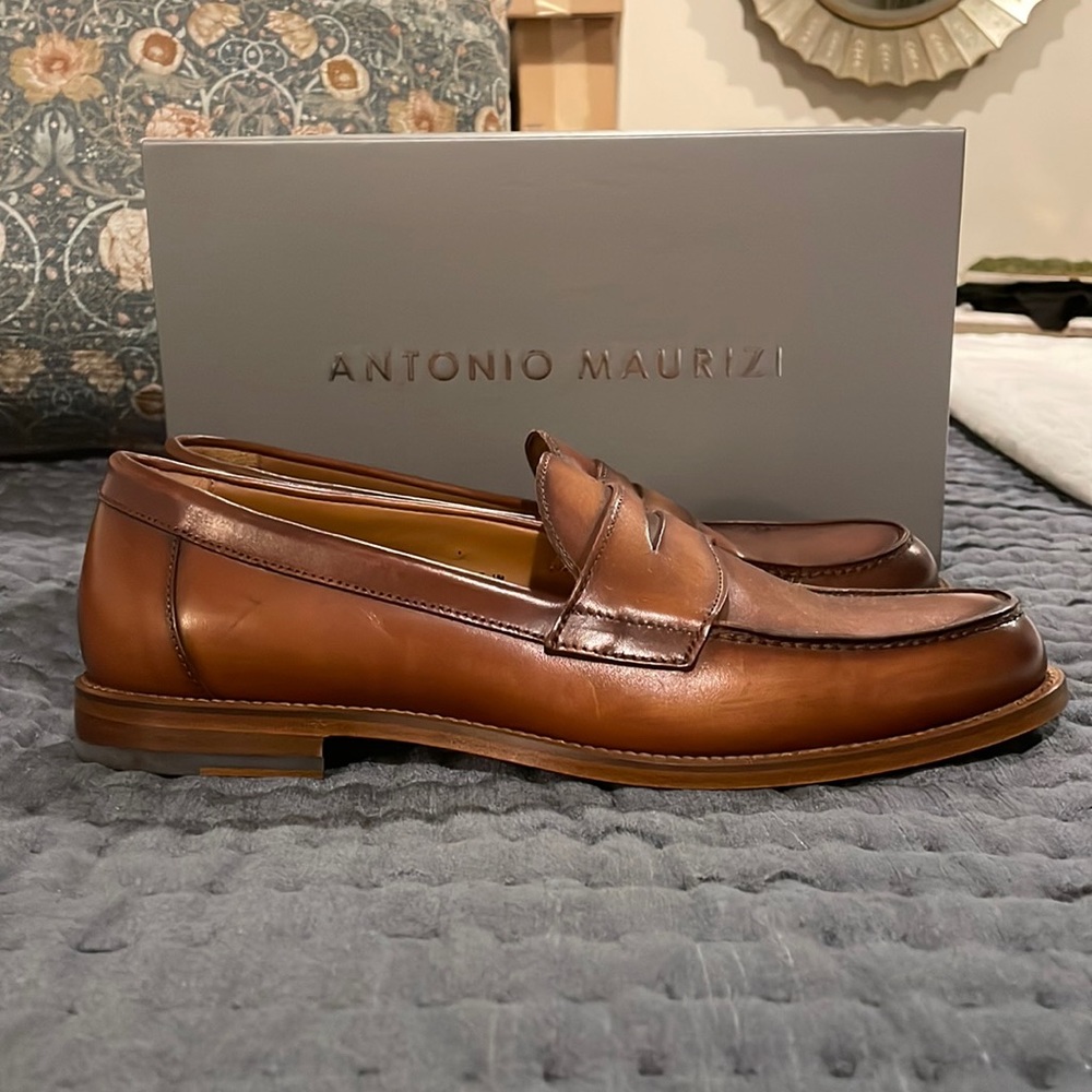 Never worn Mens 41.5 (8.5 US) Antonio Maurizi penny loafer